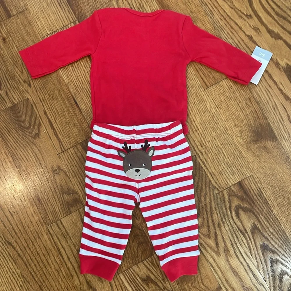 Carter’s My First Christmas Matching Set. Includes Shirt/Pants. Size 3 Months.